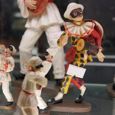 decorative-handmade-venetian-dolls-to-sale-2025-10-17-02-49-54-utc